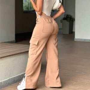Pantalón cargo como excelente caída estilo casual relajado
