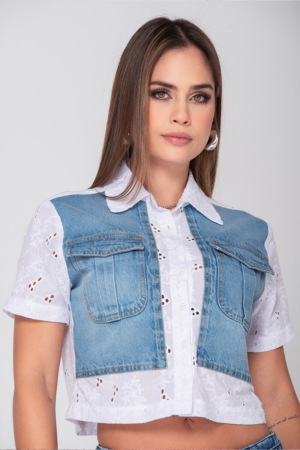 Cami-cropped combinación denim y algodón estilo casual chic