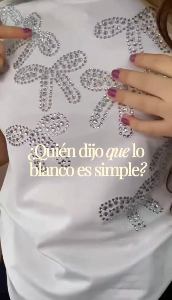 Camiseta Sporty Chic con Pedrería Plata