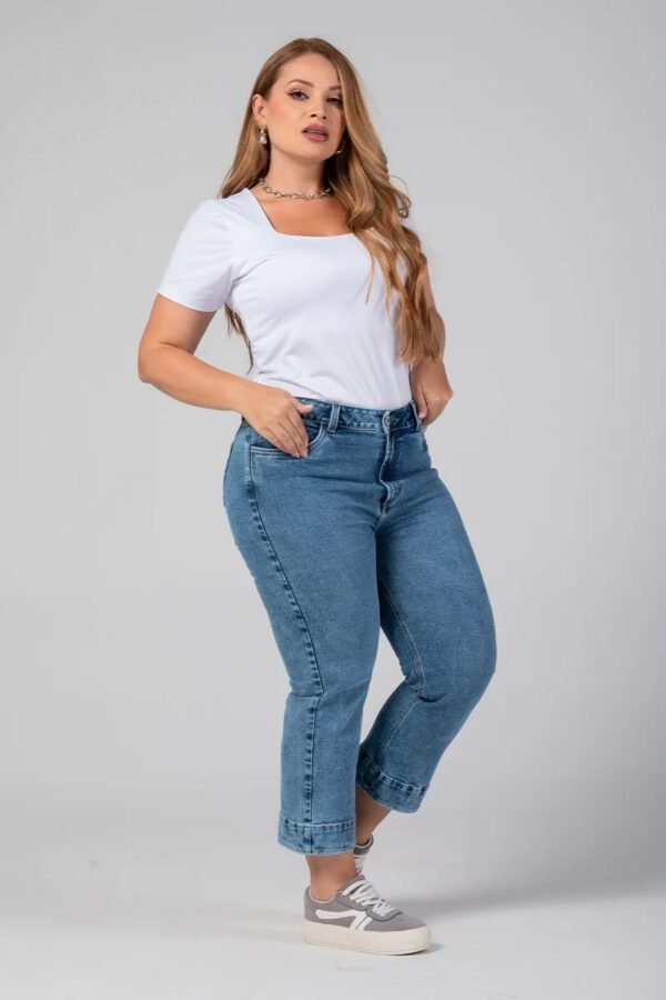 Capri-P22125003-2 Jean Capri Tiro Alto Ruedo con Encaje Plus Size