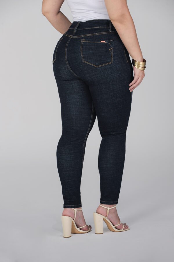 Jean Essence High Rise Azul Oscuro – Clásico que Estiliza Siempre