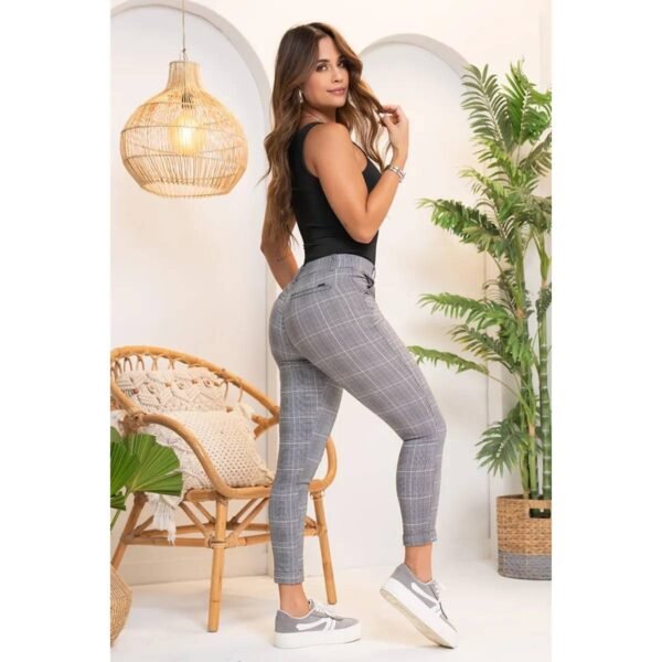 Pantalón Clásico Tiro Alto Estilo Vichi – Elegancia que Te Acompaña 🖤
