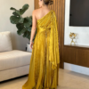 Vestido Plisado Satinado Asimétrico – Elegancia en Movimiento
