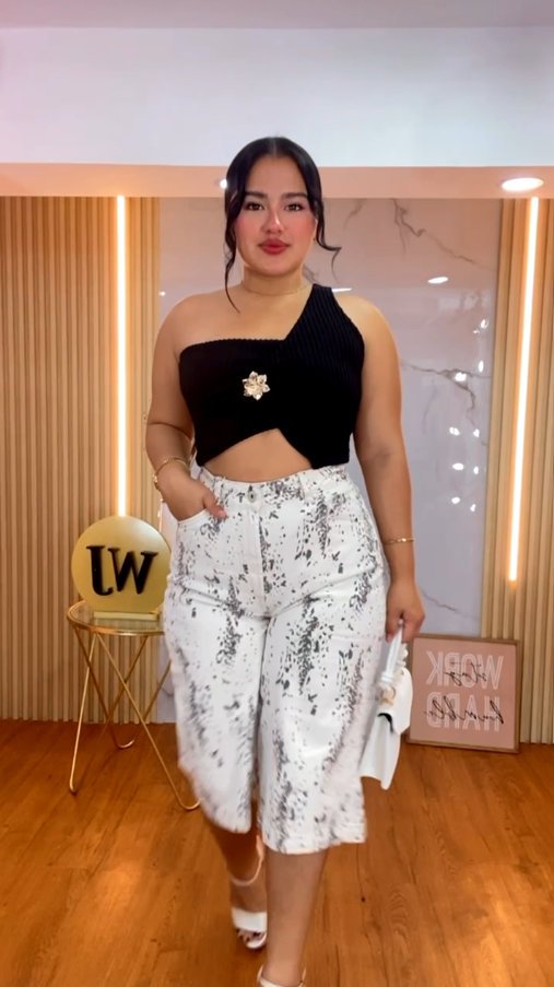 Bermuda Sand Chic – Tiro Alto con Detalle que Enamora