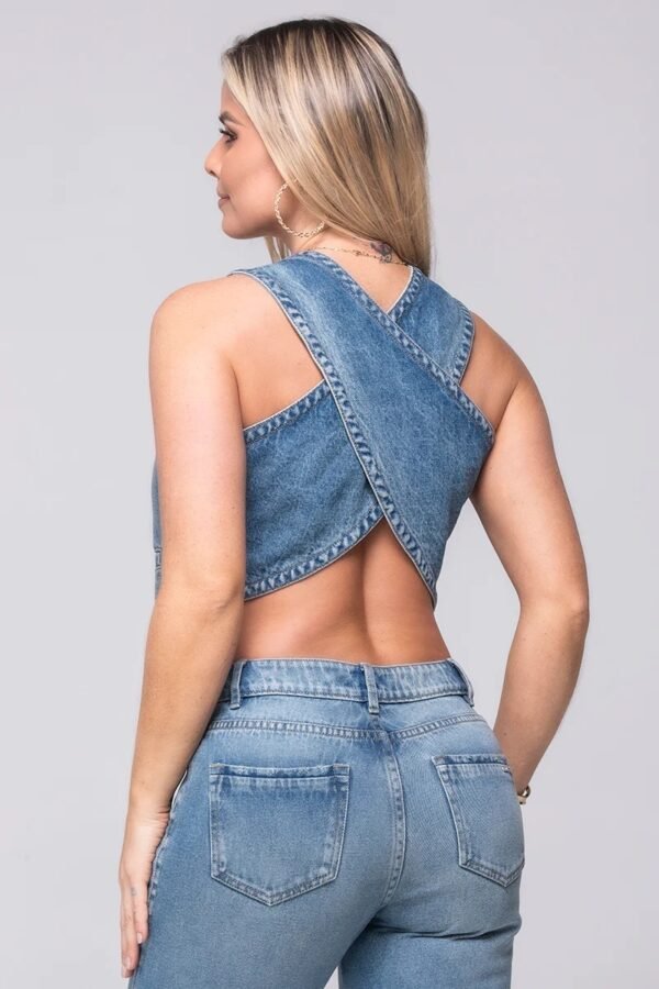 Chaleco Denim Sculpt – Estructura & Espalda Cruzada que Define Tu Estilo