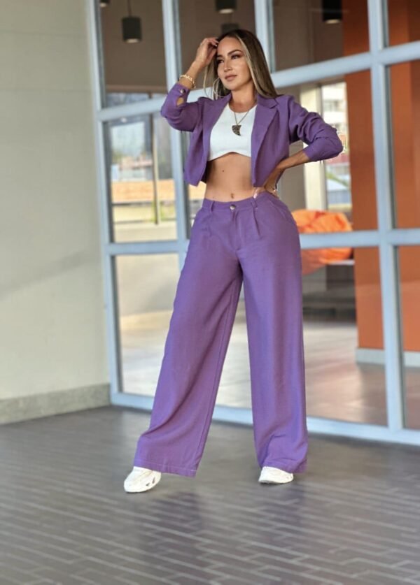 Set Uva Elegance – Chaqueta & Palazzo que Definen Tu Estilo