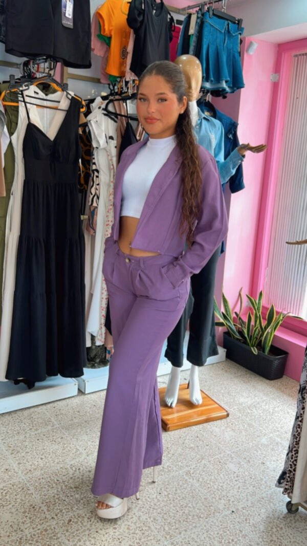 Set Uva Elegance – Chaqueta & Palazzo que Definen Tu Estilo