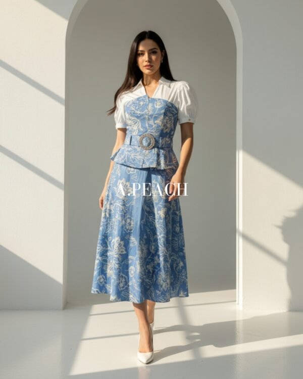 Vestido Denim Éclat – Bordado Romántico que Define Tu Silueta