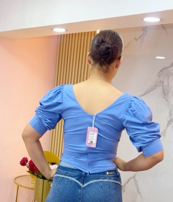 Blusa Royale Élan – Escote & Mangas de Princesa