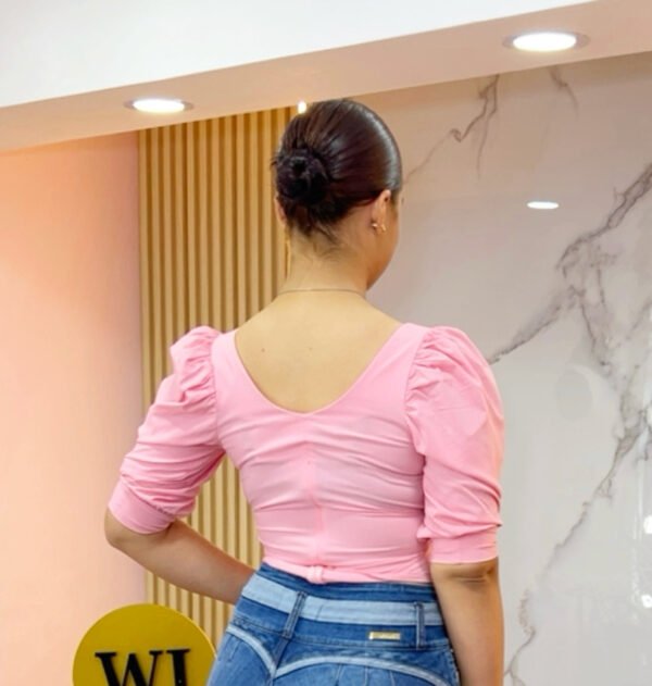 Blusa Royale Élan – Escote & Mangas de Princesa