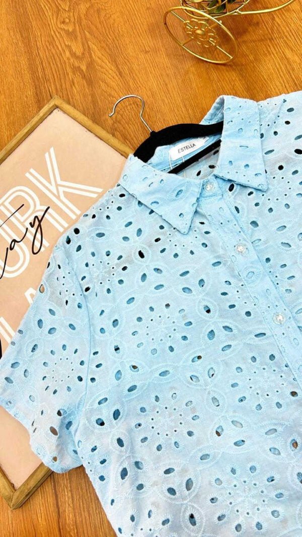 Camisa-B957-CEL (2) Camisa Sky Eyelet - Estilo Fresh Romance