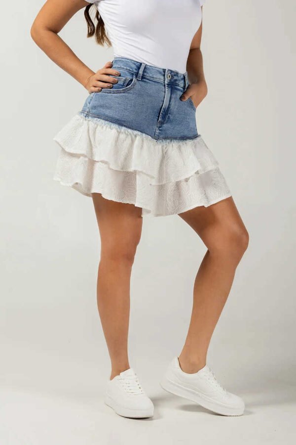 Colección Riviera Chic – Falda Corta Mix Denim & Ojalillo
