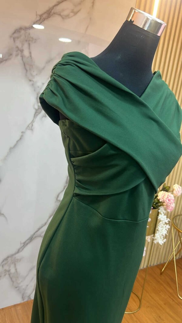 Vestido Esmeralda Élite - Elegancia Cóctel Off Shoulder Stretch