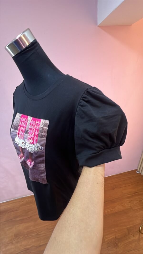 Camiseta Éclat - Slim Fit con Manga Princesa, Lentejuelas y Pedrería