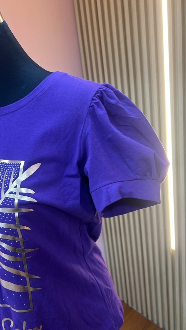 Camiseta Golden Muse - Casual Elegante con Manga Princesa
