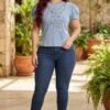 Camiseta Celeste Aura - Casual Elegante con Manga Princesa y Cadena Layering
