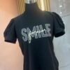 Camiseta Smile Forever - Casual Elegante con Manga Princesa y Pedrería