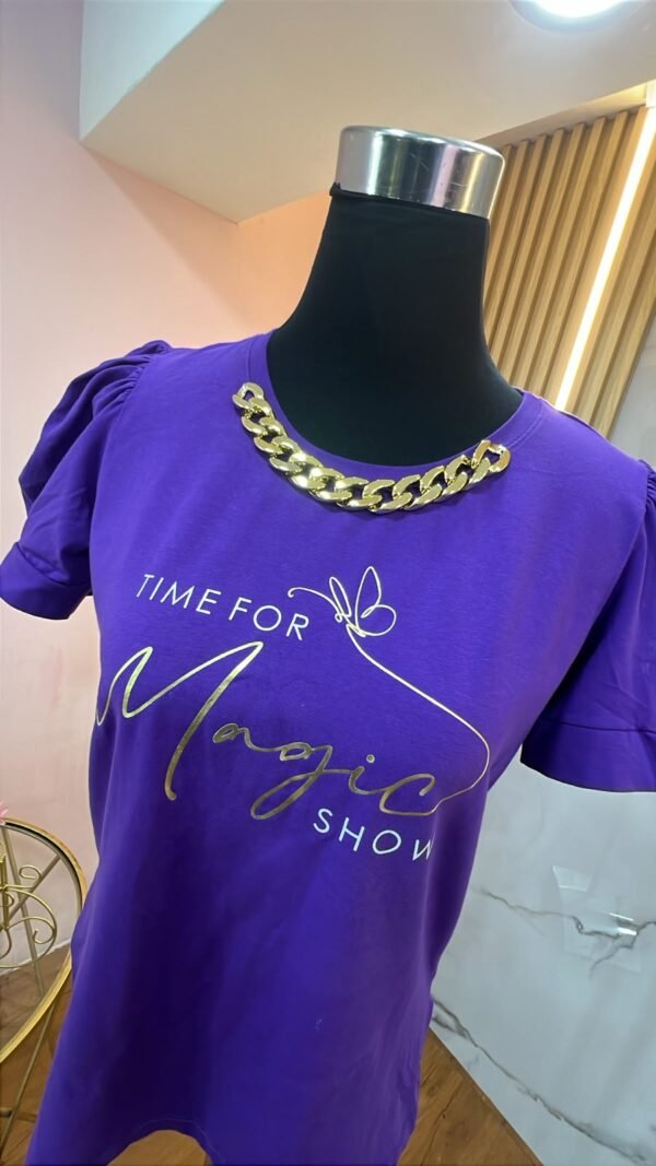 Camiseta Magic Hour - Casual Elegante con Manga Princesa y Cadena