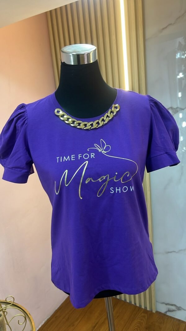 Camiseta Magic Hour - Casual Elegante con Manga Princesa y Cadena