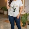 Colección Bloom Essence – Camiseta Stretch Flor 3D Slim Fit